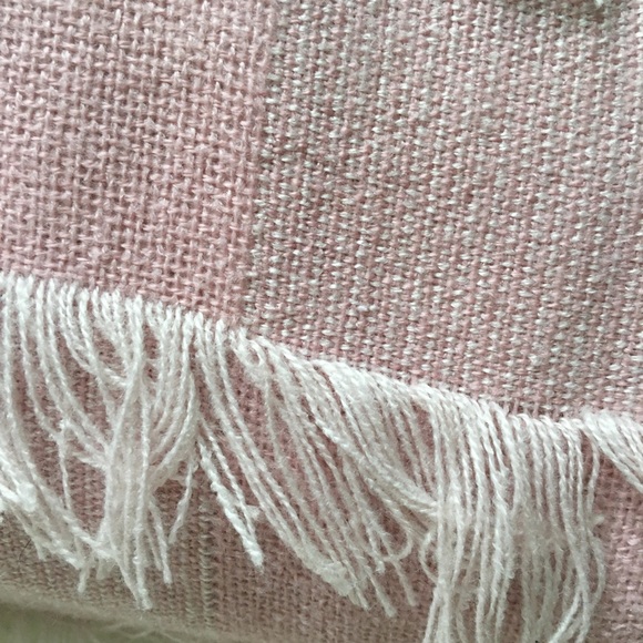 Opalhouse | Eyelash Bed Throw Blush - Picture 5 of 7